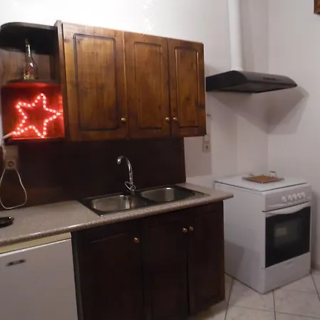 Elatos Mikrón Khoríon